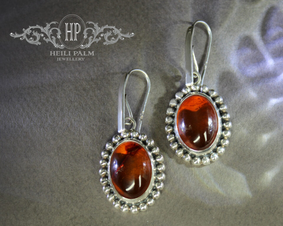 Graanulitega kõrvarõngad