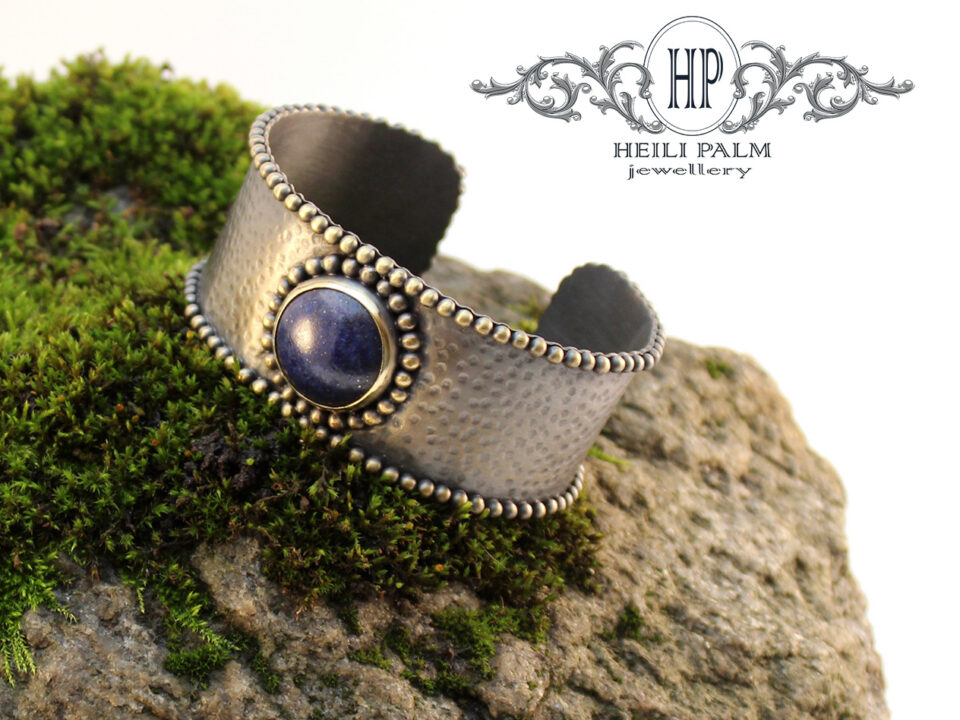 Messingist käevõru lasuriidiga