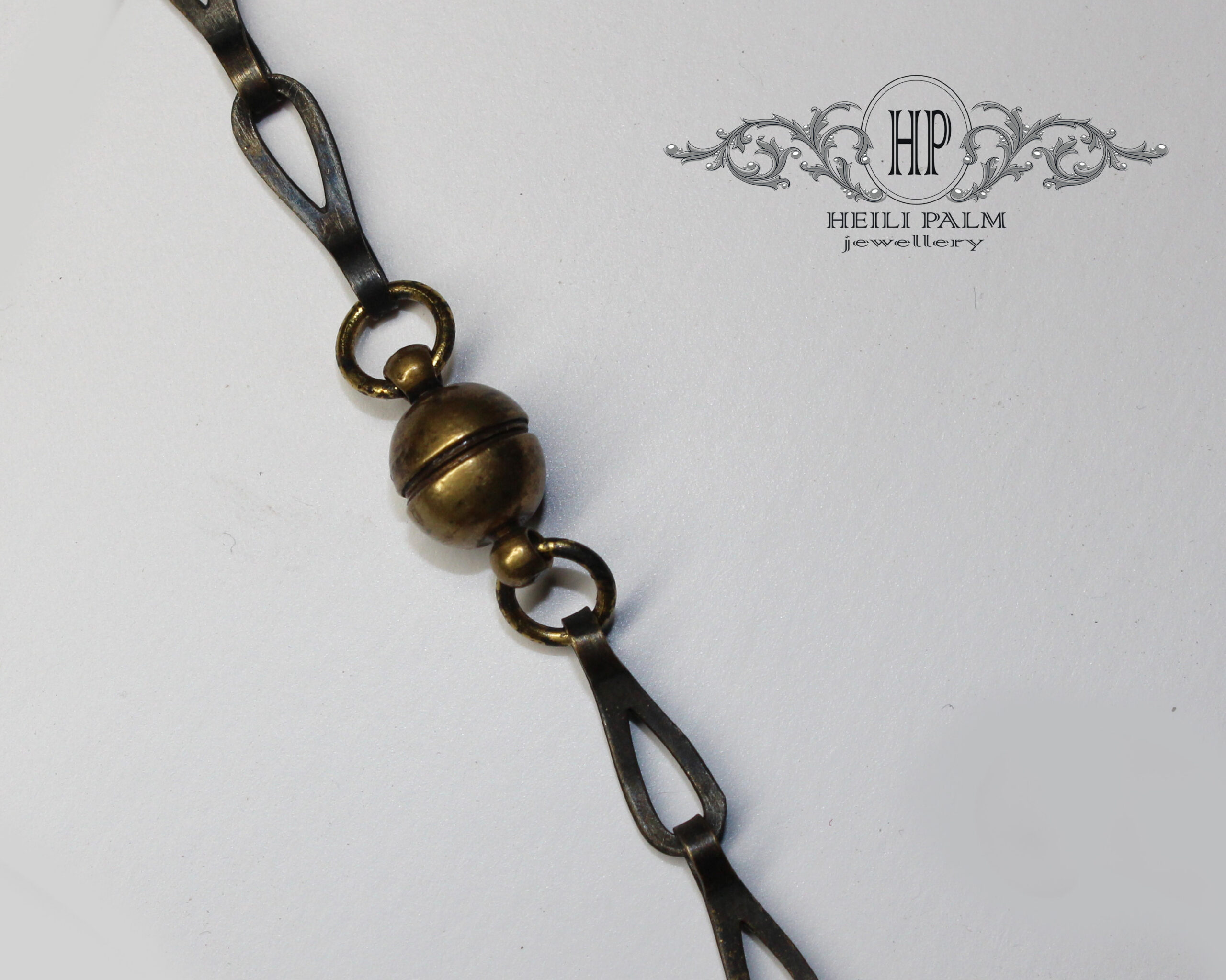 Messingist kaelaehe antiikse keti ja lasuriidiga - Image 3