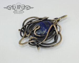 Messingist ripats lasuriidiga  “Creature”