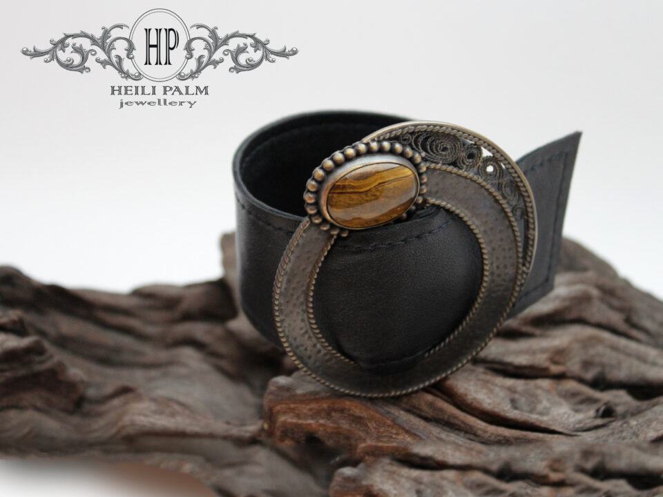 Messingist ja nahast  käevõru Tiigrisilmaga