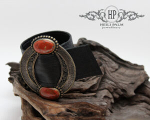 Messingist ja nahast  käevõru Jaspis poolvääriskividega