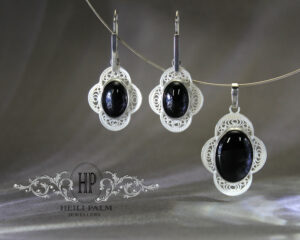 "Nightbloom" hõbedast filigraanehete komplekt musta oonüksiga